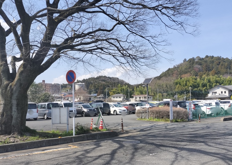 飯能中央公園の駐車場入り口の画像